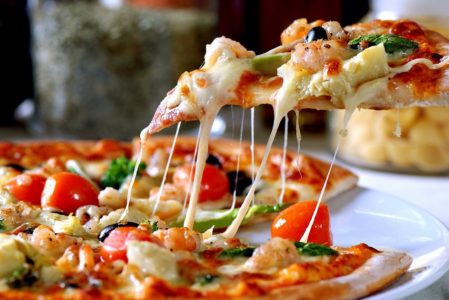 DANAS NJENO VELIČANSTVO SLAVI ROĐENDAN! Svjetski dan pizze je 17. januar, u Italiji se JEDE i tri puta nedjeljno!