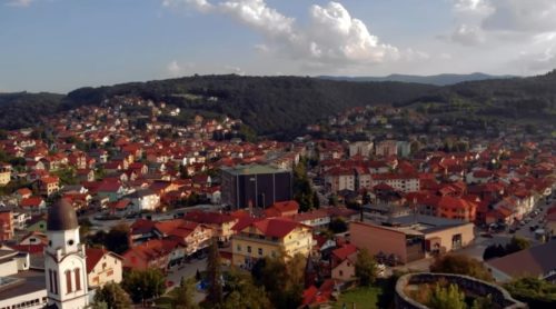 KONOBAR STOLICOM ISTUKAO GOSTA U Bosanskoj Krupi došlo do incidenta u kafani