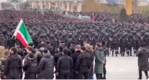 KREĆU U UKRAJINU! Kadirov postrojio 10.000 vojnika (VIDEO)