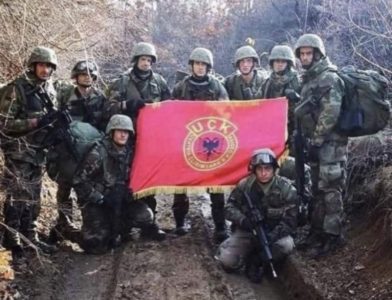 ŠIPTARI OPET PRIJETE I PROVOCIRAJU! Takozvani kosovski vojnici hvale se i poziraju sa zastavama ZLOČINAČKE UČK: I oni su garant nekakve bezbjednosti?!