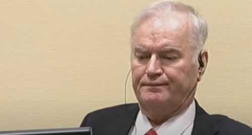 GENERAL NE MOŽE DA ŠETA, NEMA ENERGIJE Zdravstveno stanje Ratka Mladića svakim danom sve lošije, Haški tribunal sabotira dolazak doktora