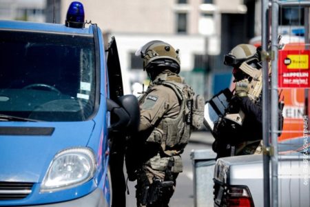 NJEMAČKI SPECIJALCI upali u pogrešan stan, zbog ŠOK BOMBI izvinjenje od 50 evra