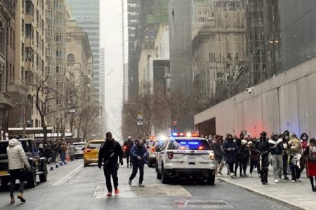 KRVAVI PIR U NJUJORKU Evakuisan Muzej nakon što su izbodene dvije žene