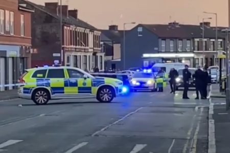 KARAMBOL NA ULICAMA LONDONA Automobilom uletjeo u grupu pješaka, 6 osoba povrijeđeno (VIDEO)