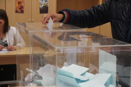 INCIDENT NA BIRAČKOM MJESTU Gurnuo glasačku kutiju i povrijedio članicu biračkog odbora