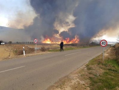 POGLEDAJTE DRAMATIČNE PRIZORE Požar na granici BiH i Hrvatske (FOTO)