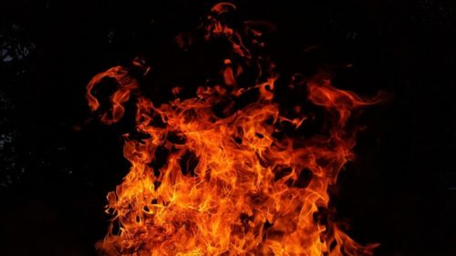 VATRA AKTIVIRALA BOMBU Izbio požar na livadi u Ulici rakovačkih rudara u Banjaluci