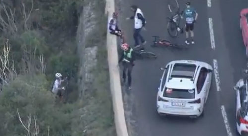 UZNEMIRUJUĆI VIDEO: Jeziv pad bicikliste u provaliju