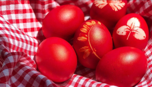 Na ovaj način Grci farbaju jaja: Tajna jarke boje je u jednom sastojku