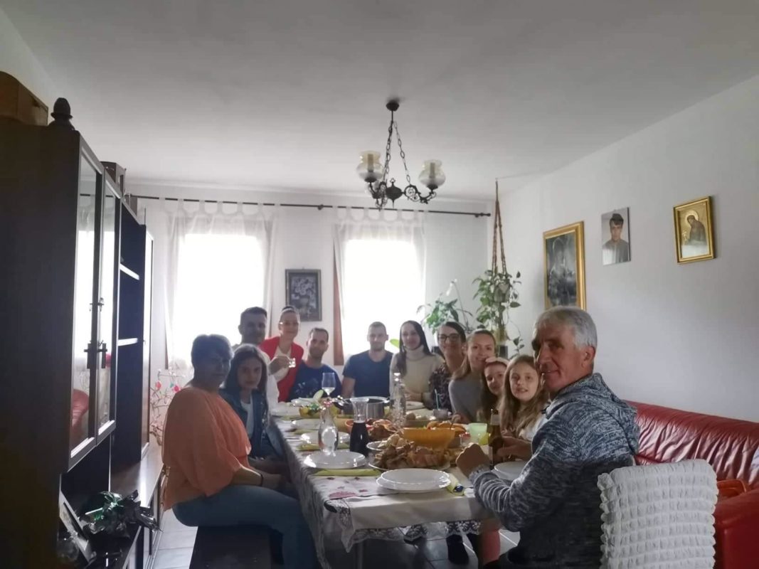 porodica Dević proslava Vaskrsa