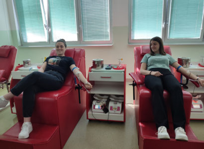UČENICI U HUMANOJ AKCIJI: 40 srednjoškolaca darovalo krv u Gradišci