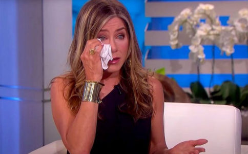 „KAO DA ME NEKO UDARIO U STOMAK“ Porodična tragedija Dženifer Aniston – sa majkom 15 godina nije ni riječ progovorila