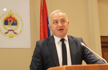 “POTREBNO MNOGO VIŠE OZBILJNOSTI I ODGOVORNOSTI” Borenović ističe da je dug put BiH prema EU