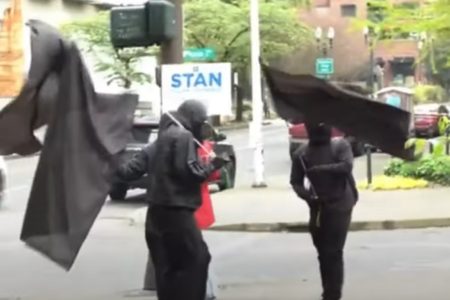 Antifa napravila nered na skupu, policija morala reagovati! (VIDEO)
