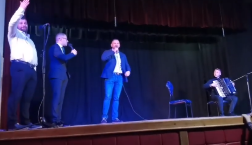 KAKAV DUET! Načelnik Tomaš i ministar Klokić se uhvatili mikrofona, orila se „Romanija“