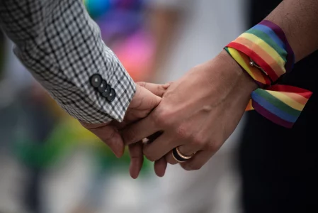 PRESUDA VISOKOG UPRAVNOG SUDA U Hrvatskoj odsad i istopolni parovi mogu da usvajaju djecu
