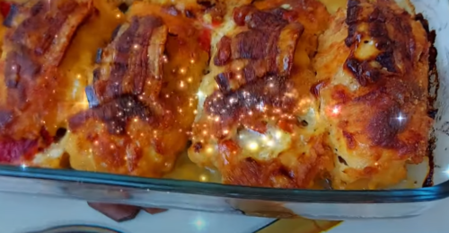 PRIJEDLOG ZA RUČAK Najukusnija piletina sa fetom, slaninom i paprikom (VIDEO)