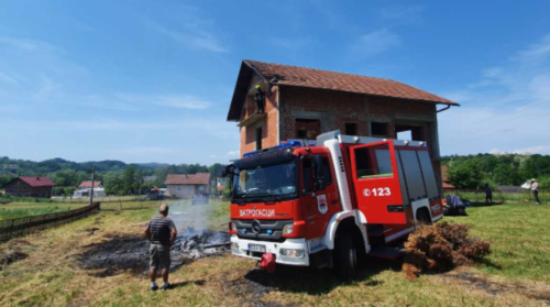 BURAN VIKEND ZA BANJALUČKE VATROGASCE Gasili požare kuće, vozila i šume (FOTO)