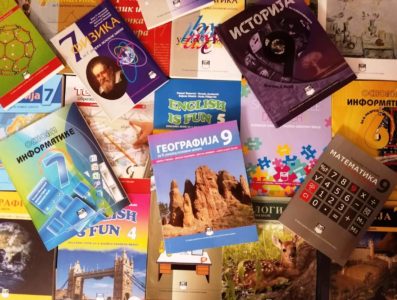 SJAJNA VIJEST ZA RODITELJE ŠKOLARACA: Kupovina udžbenika na četiri rate!