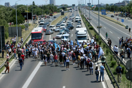 RADNICI FIJATA ODBILI PREGOVORE SA ANOM BRNABIĆ Izašli na ulice i blokirali Beograd zajedno sa Ćutom, Zelenovićem i Veselinovićem