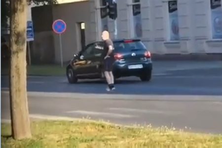 BJELOVAR DOBIO NOVOG „KOORDINATORA“ SAOBRAĆAJA Pijani muškarac na sred ceste usmjeravao vozila (VIDEO)