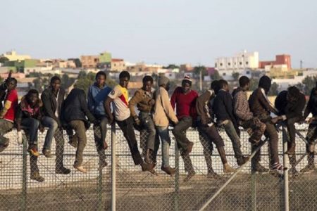 ŠPANSKI PREMIJER NAJOŠTRIJE OSUDIO MIGRANTSKU AKCIJU PROBIJANJA GRANICE: „Moramo se sjetiti da su mnogi od tih migranata napali španske granice“