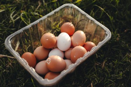 KAO DA SU ZLATNA Cijena pakovanja organskih jaja će vas šokirati, ovo je previše za 10 komada (FOTO)