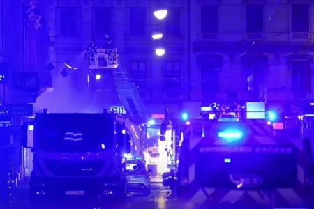BAGER U CENTRU ZAGREBA NAPRAVIO HAOS Probijeni gasovod izazvao požar, ima povrijeđenih (video)