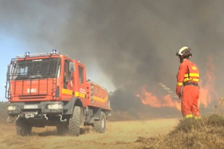 DIVLJI POŽAR PRIJETI VELIKIM POVRŠINAMA DVIJU DRŽAVA Španski i njemački vatrogasci pokušavaju obuzdati vatrenu stihiju (VIDEO)