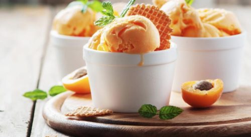 SJAJAN RECEPT ZA VRELE DANE Osvježite se uz domaći jogurt-sladoled sa kajsijama