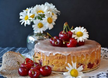 IDEALAN ZA LJETNE DANE Francuski kolač s trešnjama koji možete napraviti lijevom rukom