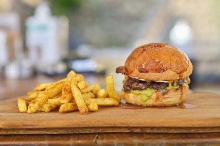 SVJETSKA PREHRAMBENA KRIZA UDARILA NA BRZU HRANU Hamburger bez pomfrita? Burger King ima „rješenje“ za koje se svi nadaju da nije trajno