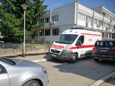PACIJENTI NEZADOVOLJNI, SATIMA ČEKAJU NA PREGLED Hitna pomoć u Banjaluci zatrpana tri vikenda
