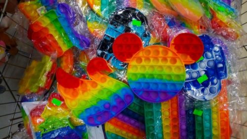PODSTIČU HOMOSEKSUALIZAM U Saudijskoj Arabiji zabranili igračke u duginim bojama