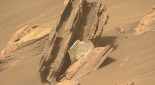 SNIMAK NASINOG ROVERA NA MARSU ŠOKIRAO SVIJET Otkriven neočekivani predmet na „Crvenoj planeti“ (FOTO)
