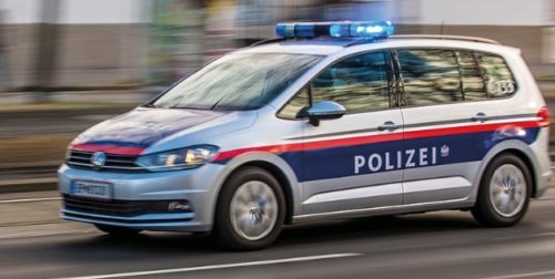 „KAMION SA PRIKOLICOM SE PREVRNUO PREKO NASIPA“ Vozač iz BiH teško povrijeđen u Austriji