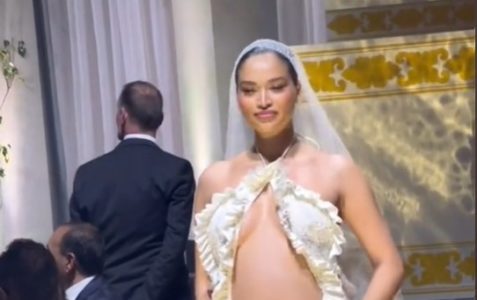 TREND KOJI VLADA OVE GODINE Još jedna manekenka pokazala trudnički stomak i prošetala modnom pistom (VIDEO)