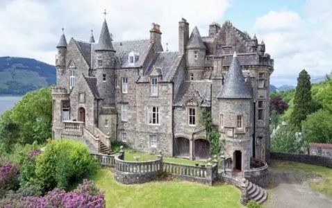 JEDAN OD NAJBOLJIH PRIMJERA STILA Pravi škotski zamak zbog duga od 230 funti ide na prodaju