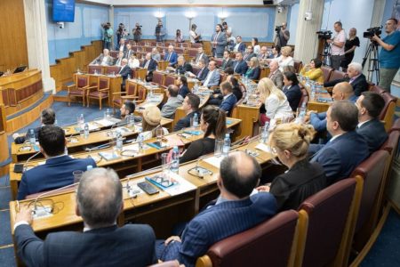 SKUPŠTINA USVOJILA ZAKONE U Crnoj Gori ukinut PDV na hljeb i akcize na plastiku