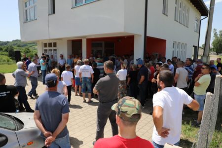 NA VRUĆINI BEZ KAPI VODE Mještani banjalučkog naselja ogorčeni, prijete protestom