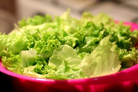 TRIK OD PET MINUTA Evo kako da zelena salata ostane svježa nedjelju dana