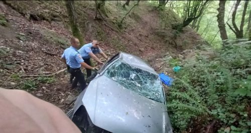 AUTOMOBIL NA NEPRISTUPAČNOM TERENU Pronađen muškarac koji je sletio sa ceste u blizini Šćepan Polja (FOTO)