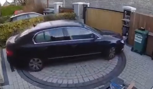 POŠTEDJELI SEBE TRUDA Nevjerovatno skraćivanje vremena koje odlazi na parkiranje (VIDEO)