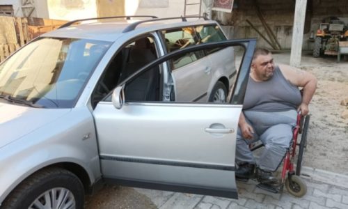 KOMŠIJSKA SLOGA U NOVOM GRADU Humani ljudi kupili automobil prijatelju u invalidskim kolicima