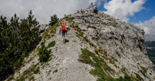 SRPSKI TURISTA PREMINUO OD SRČANOG UDARA Nekoliko njih zaglavljeno na planini u Albaniji