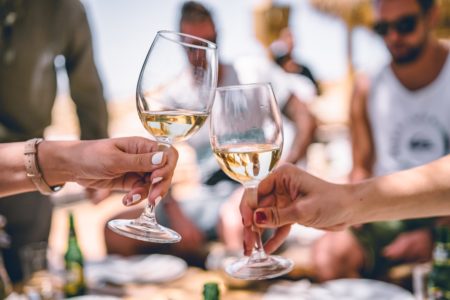 UZ OVE TRIKOVE POSTANITE PRAVI MALI SOMELIJER Naučite ispravan način isprobavanja vina