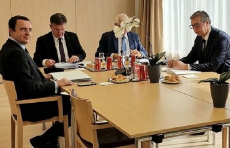 „OČEKUJEMO NAPREDAK“ Delegacija EU pozvala Beograd i Prištinu da normalizuju odnose