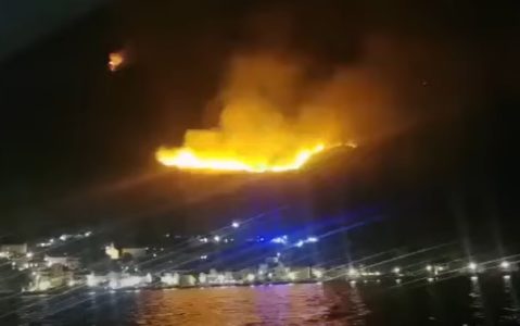 VATRA GUTA CRNOGORSKO PRIMORJE Veliki požar buknuo kraj Perasta (VIDEO)