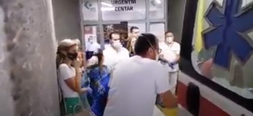 (UZNEMIRUJUĆI VIDEO) Povrijeđeni u masakru na Cetinju stigli u bolnicu