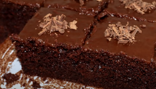 GOTOV ZA PAR MINUTA Brzi čokoladni kolač od samo četiri sastojka